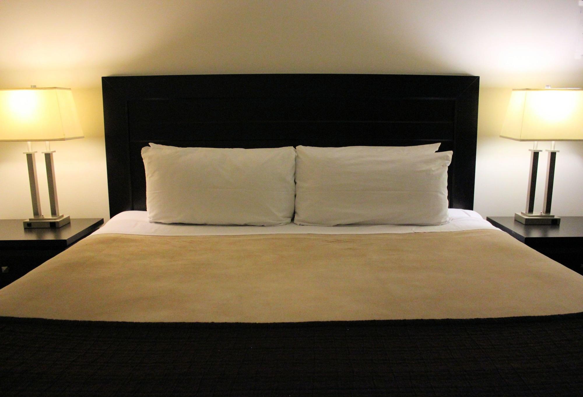 Travelodge By Wyndham Prince Albert Esterno foto