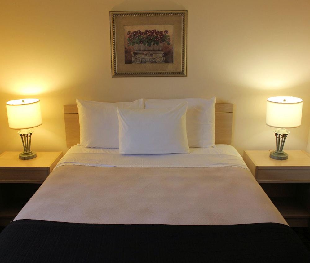 Travelodge By Wyndham Prince Albert Esterno foto