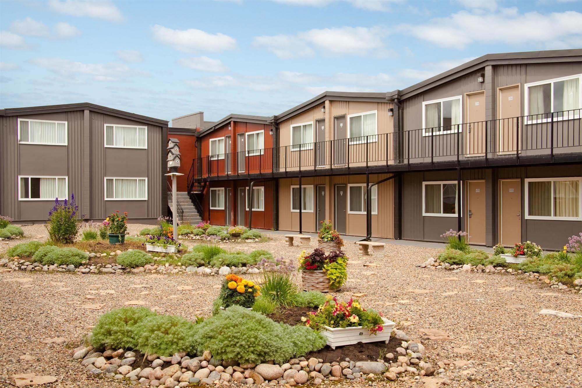 Travelodge By Wyndham Prince Albert Esterno foto